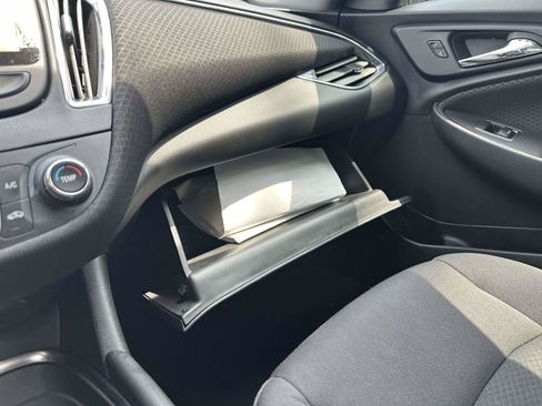Used 2017 Chevrolet Malibu LT FWD image 19