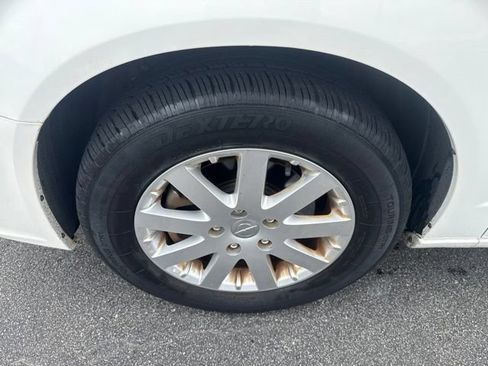 Used 2013 Chrysler Town & Country Touring FWD image 9