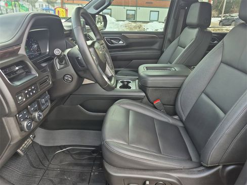 Used 2024 Chevrolet Suburban Z71 w/ Luxury Package image 18