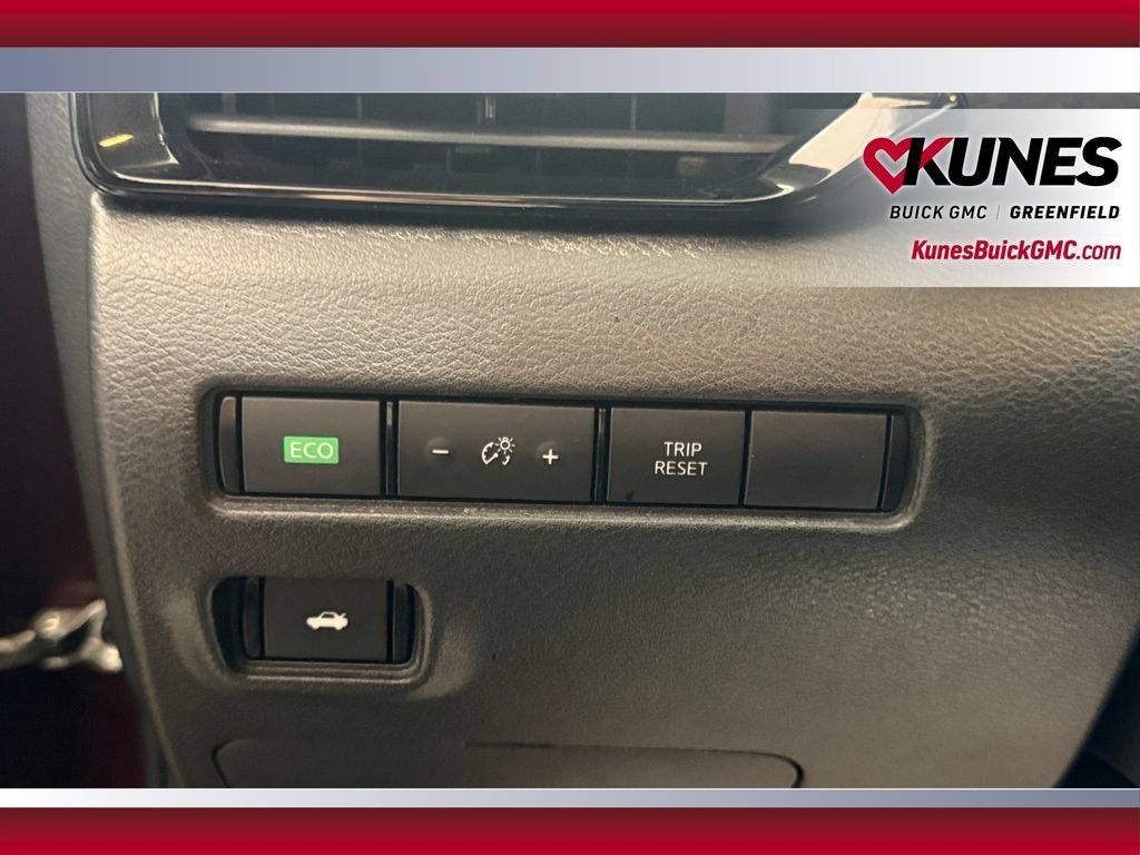 Used 2024 Nissan Sentra SV FWD image 15