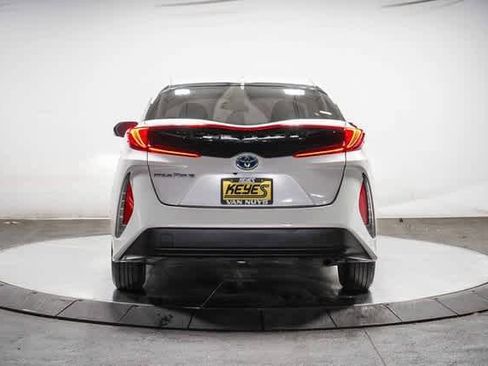 Certified 2018 Toyota Prius Prime Premium image 4