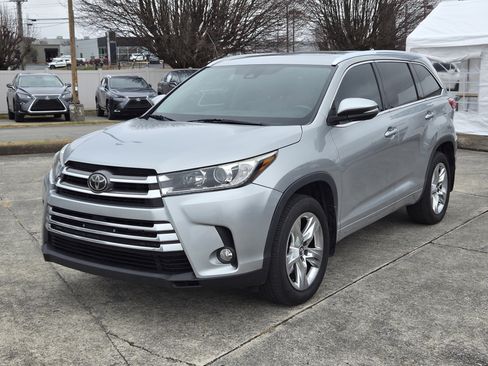 Used 2017 Toyota Highlander Limited image 2