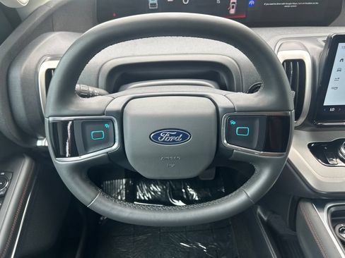 Used 2025 Ford Expedition Active AWD/4WD image 17