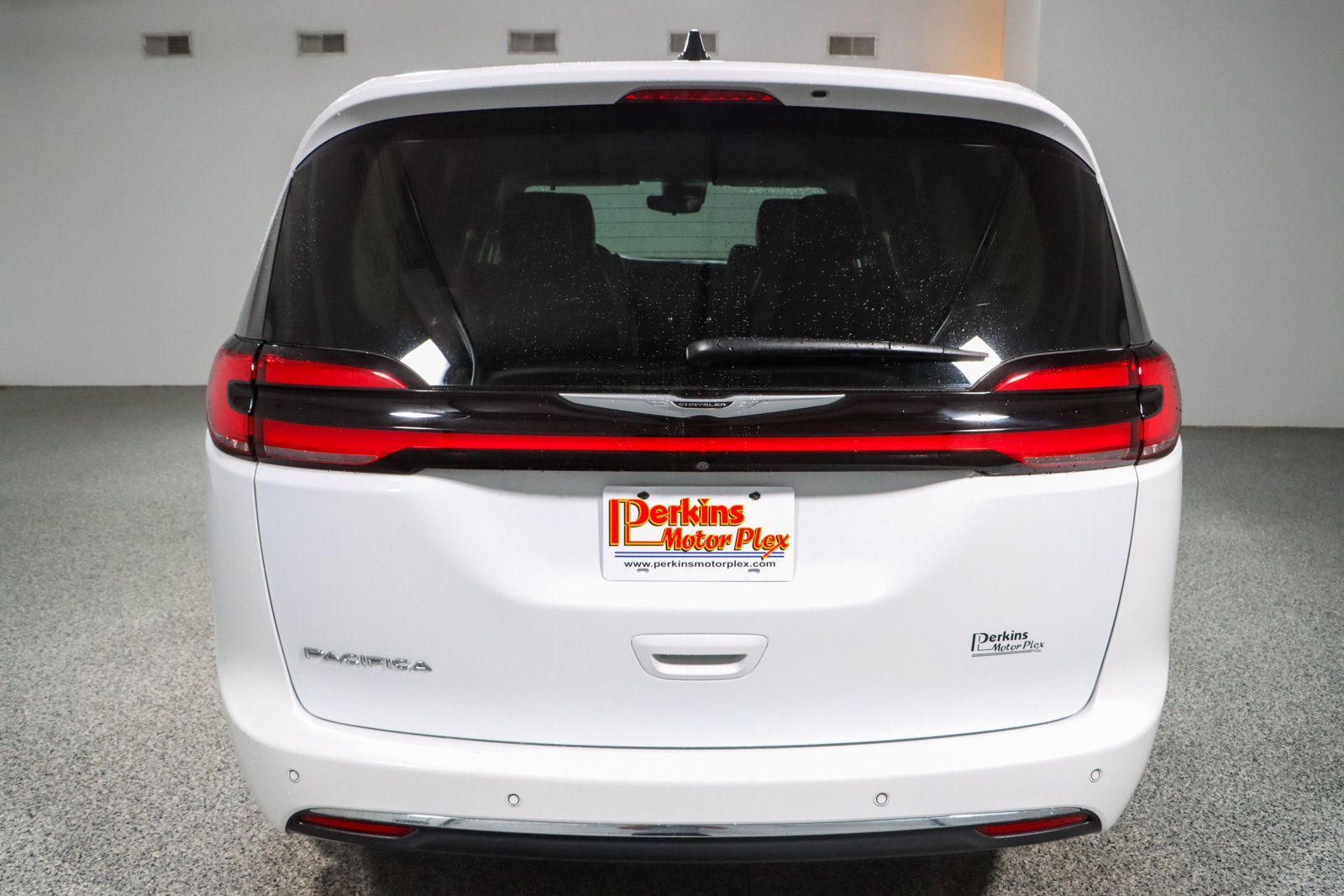 Used 2023 Chrysler Pacifica Touring-L FWD image 8