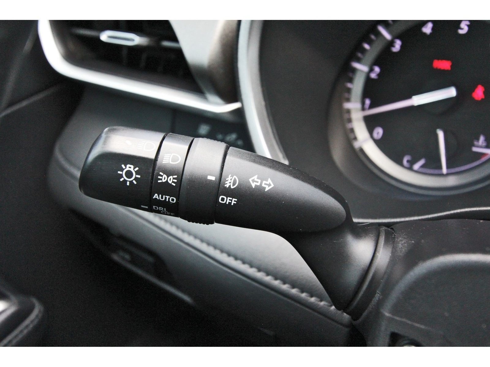 Used 2020 Toyota Highlander XLE AWD/4WD image 17