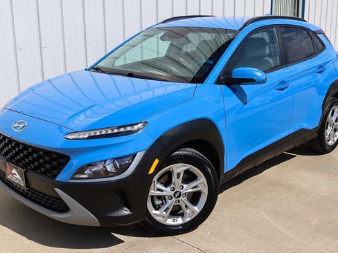 Used 2022 Hyundai Kona SEL w/ Winter Weather Package image 1