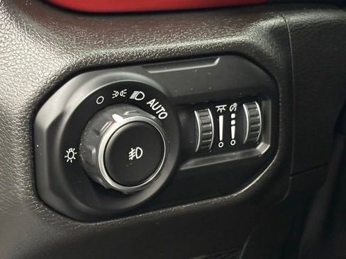 Used 2021 Jeep Wrangler Unlimited Rubicon w/ Cold Weather Group AWD/4WD image 18