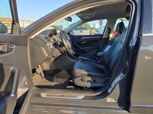 Used 2017 Volkswagen Passat 1.8T R-Line image 11