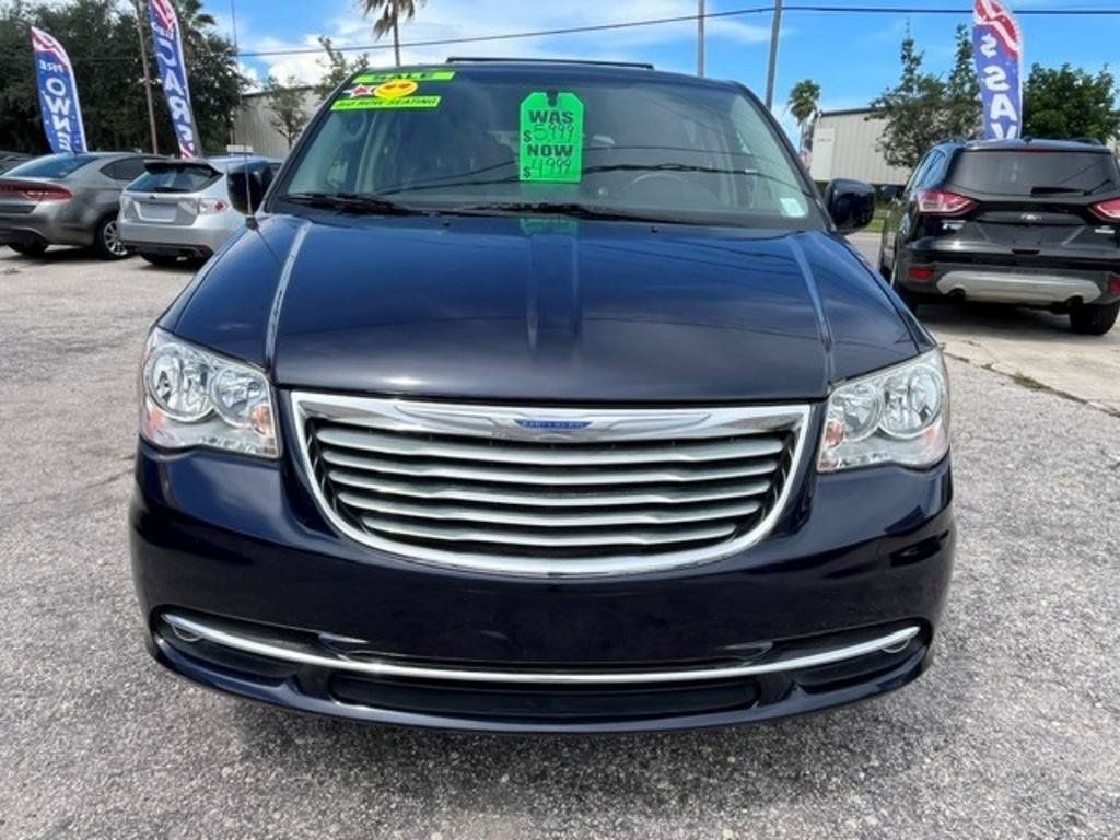 Used 2012 Chrysler Town & Country Touring w/ Entertainment Group #1 FWD image 2
