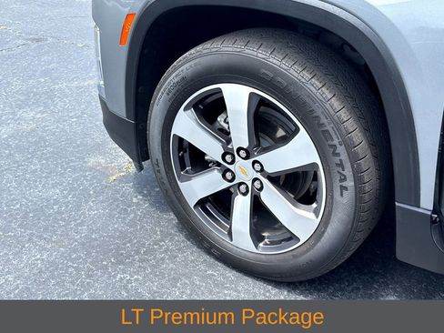 Used 2023 Chevrolet Traverse LT w/ LT Premium Package FWD image 23