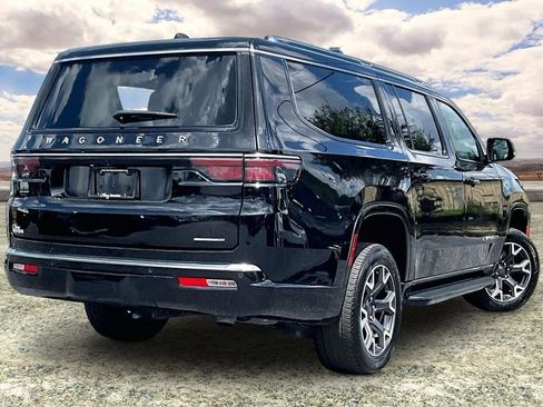 Used 2024 Jeep Wagoneer L Series III w/ Flexible Seating Group AWD/4WD image 5