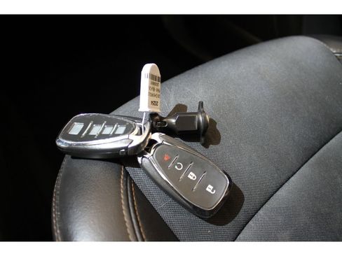 Used 2020 Chevrolet Trax LT w/ LT Convenience Package image 27