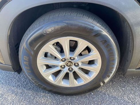 Used 2024 Toyota Grand Highlander FWD image 4