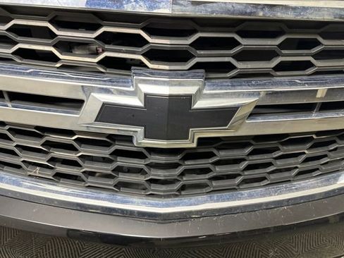 Used 2018 Chevrolet Suburban LT image 9