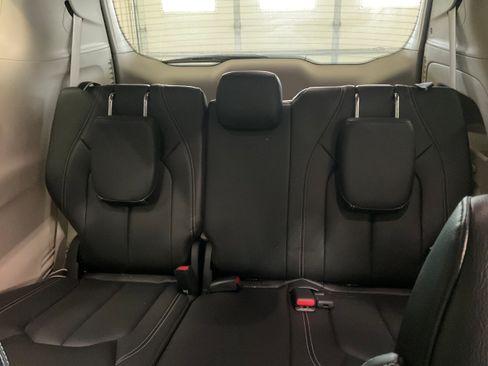 Used 2022 Chrysler Pacifica Touring-L FWD image 22
