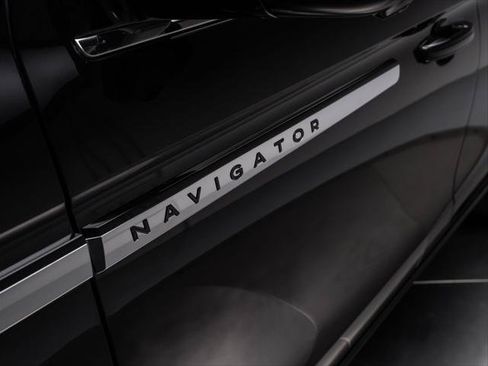 New 2026 Lincoln Navigator Reserve AWD/4WD image 13