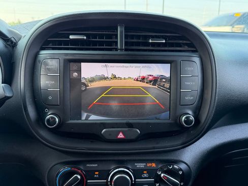 Used 2025 Kia Soul LX FWD image 13
