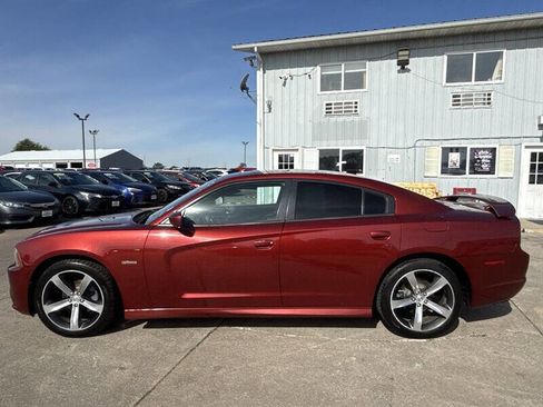 Used 2014 Dodge Charger SXT RWD image 3