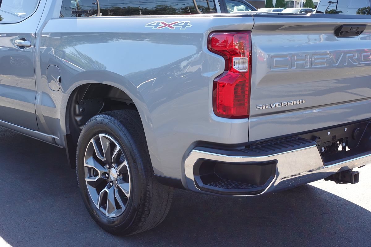 Used 2024 Chevrolet Silverado 1500 LT AWD/4WD image 11