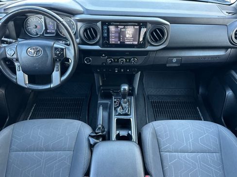 Used 2019 Toyota Tacoma TRD Sport image 3