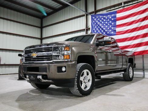 Used 2015 Chevrolet Silverado 2500 High Country AWD/4WD image 3