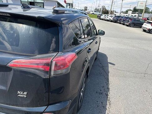 Used 2018 Toyota RAV4 XLE AWD/4WD image 4