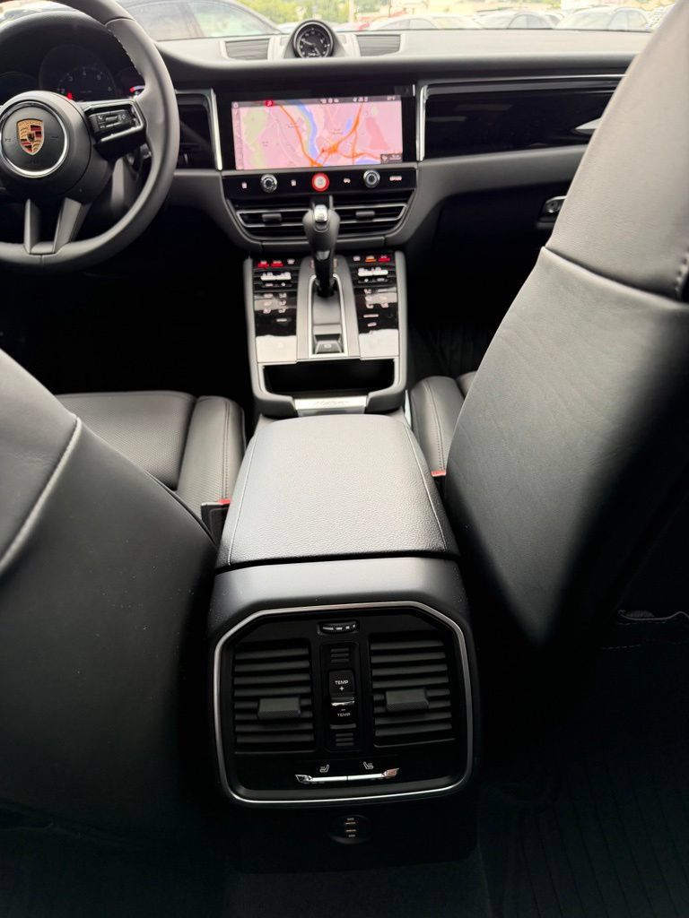Used 2026 Porsche Macan AWD/4WD image 13