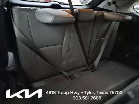 Used 2022 Toyota Highlander XLE FWD image 18