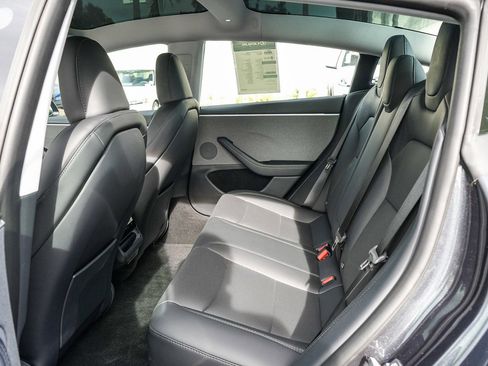 Used 2025 Tesla Model 3 Long Range RWD image 18