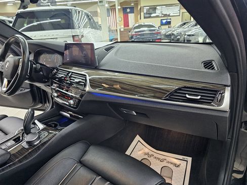 Used 2019 BMW 530e w/ Premium Package image 23