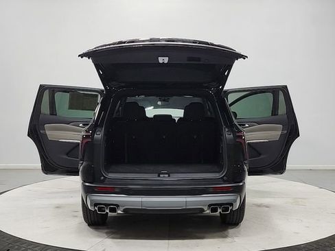 Used 2025 Chevrolet Traverse LT FWD image 14
