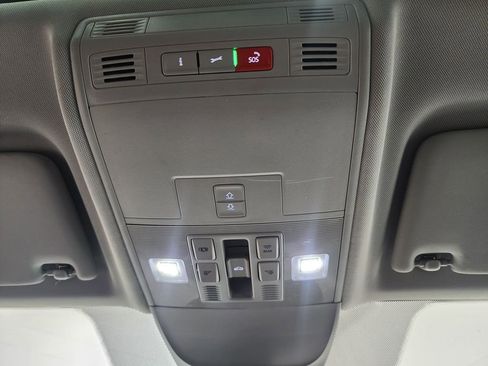 Used 2025 Volkswagen Taos SE image 23