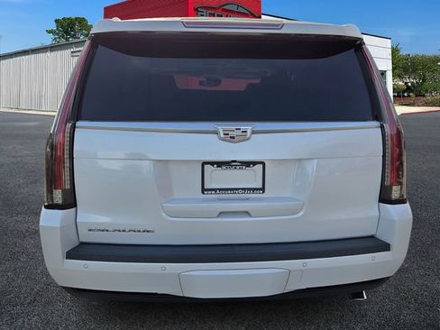 Used 2016 Cadillac Escalade Luxury image 4