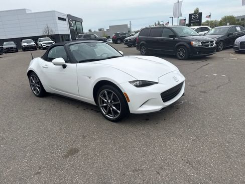 Used 2023 MAZDA MX-5 Miata Grand Touring RWD image 3