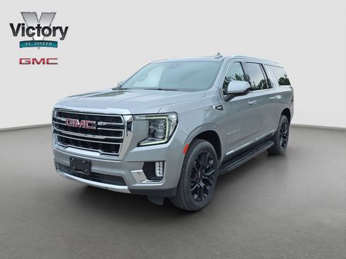 Used 2023 GMC Yukon XL SLT AWD/4WD image 3