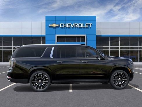 New 2026 Chevrolet Suburban High Country AWD/4WD image 29
