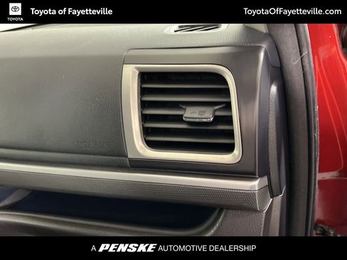 Used 2017 Toyota Highlander SE image 23