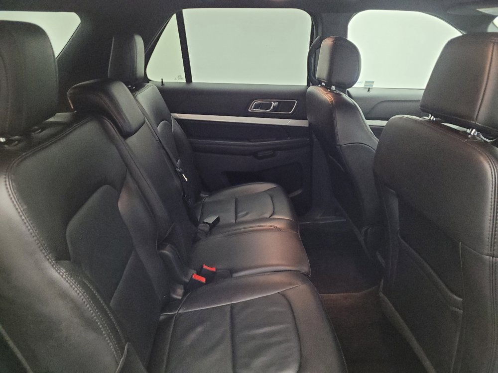 Used 2017 Ford Explorer XLT w/ Equipment Group 202A AWD/4WD image 19