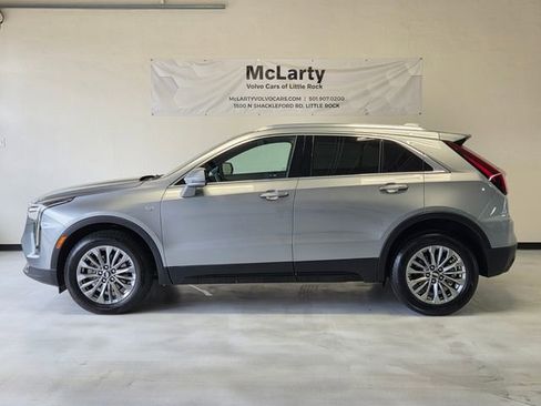 Used 2024 Cadillac XT4 Premium Luxury FWD image 2