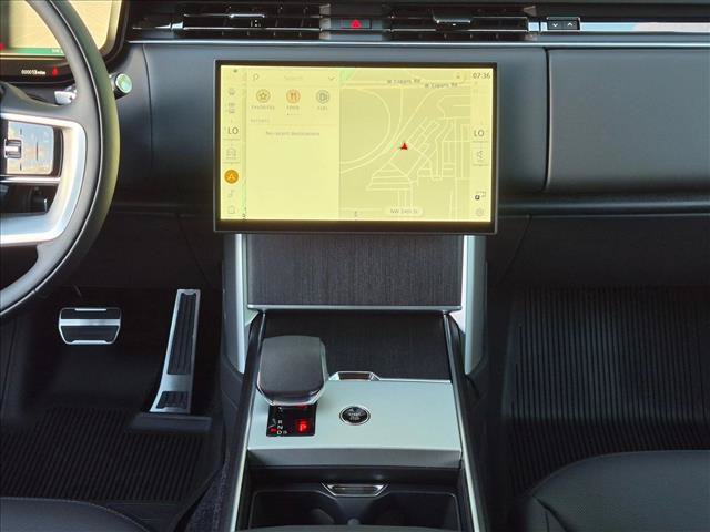 New 2026 Land Rover Range Rover Long Wheelbase SE AWD/4WD image 11