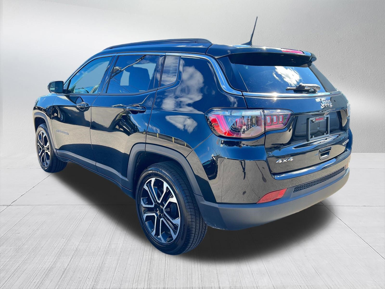 Used 2022 Jeep Compass Limited AWD/4WD image 6