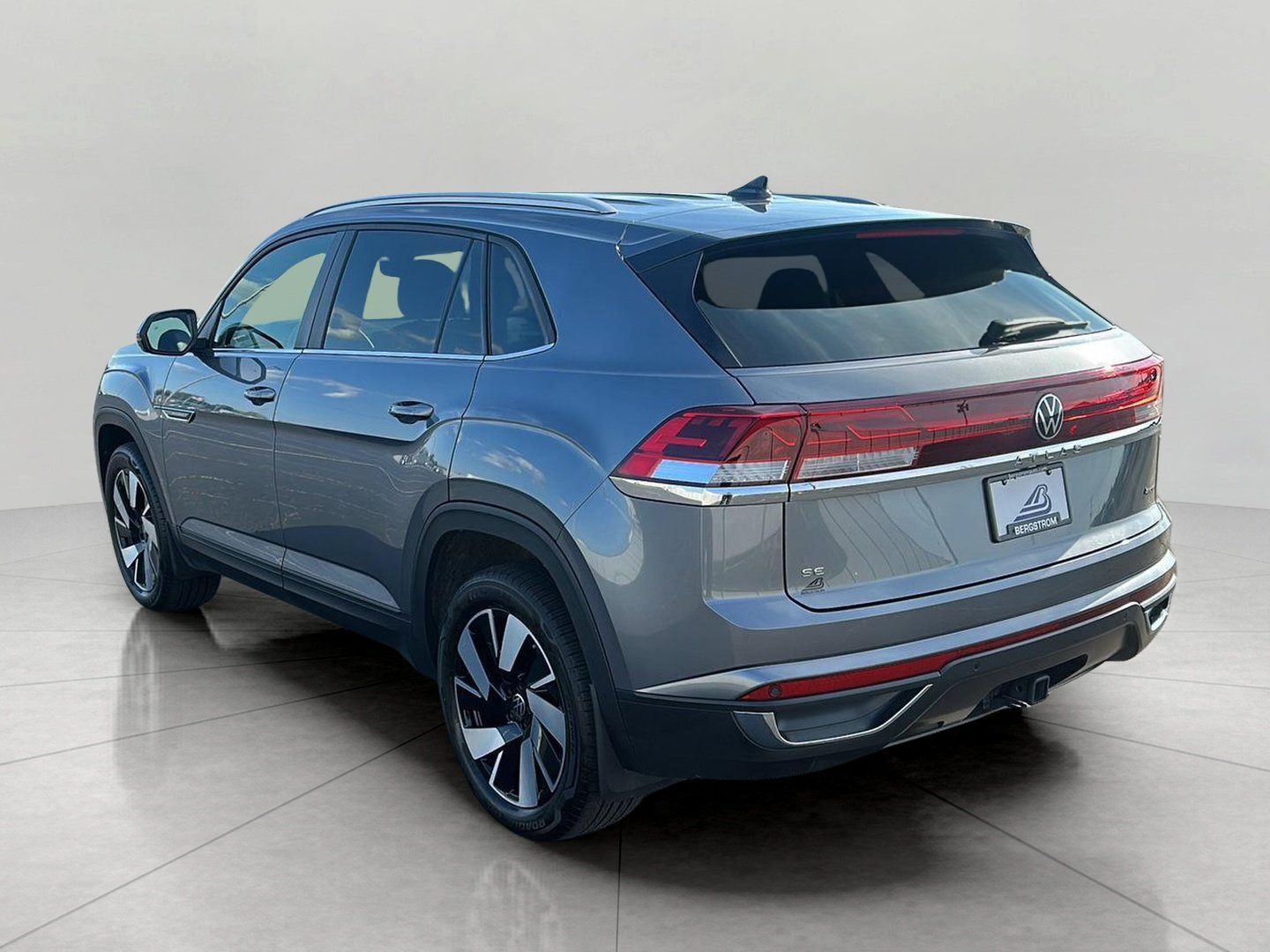 Used 2025 Volkswagen Atlas Cross Sport SE AWD/4WD image 5
