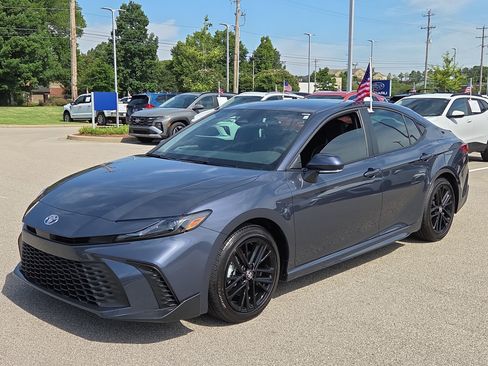 Used 2026 Toyota Camry SE FWD image 7