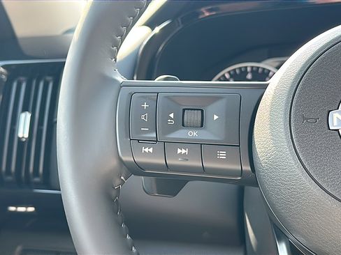 New 2025 Nissan Pathfinder SV w/ Black Appearance Package image 20