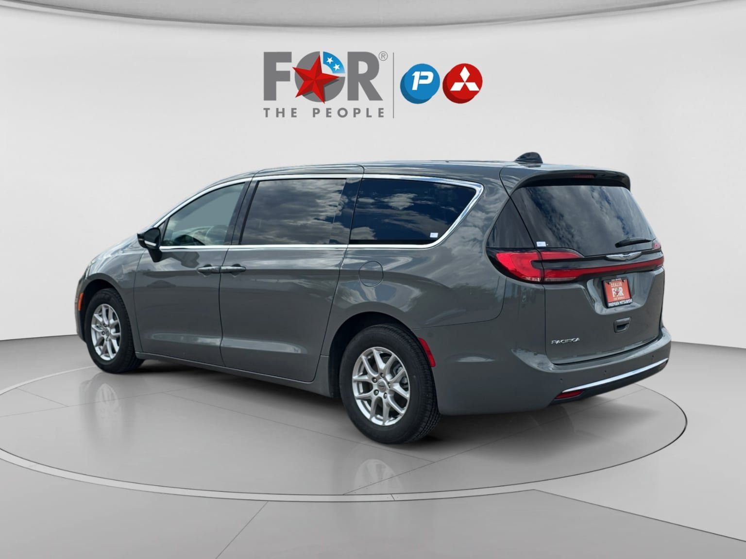 Used 2025 Chrysler Pacifica Select FWD image 3