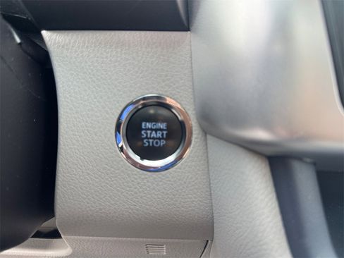 Used 2018 Toyota Highlander XLE image 30