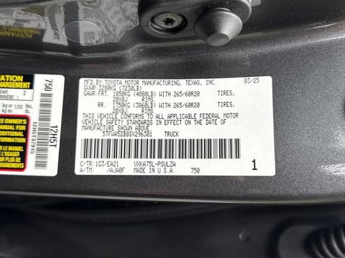 Used 2025 Toyota Tundra Limited AWD/4WD image 25