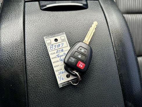 Used 2018 Toyota Highlander Plus image 4