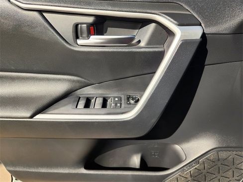 Used 2019 Toyota RAV4 XLE image 17