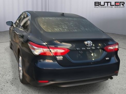 Used 2020 Toyota Camry LE FWD image 8